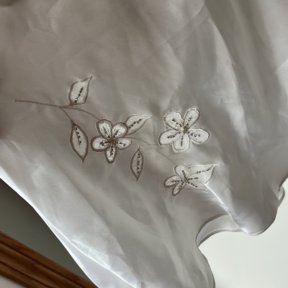 Women’s robe and slip set - Picture 9 of 10